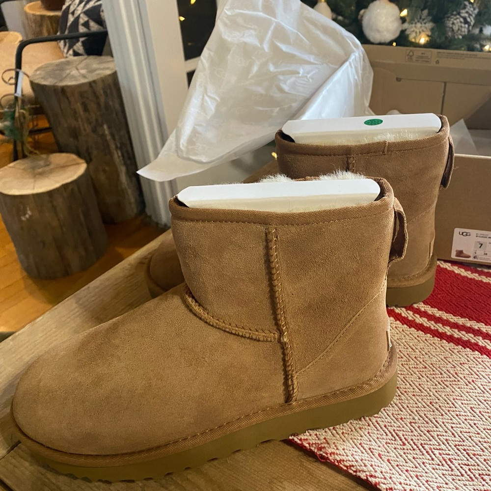 Ugg Classic Mini II chestnut, brand new with box women’s 7
